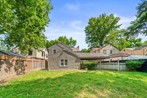 405 E 74th St, Kansas City, MO 64131-1632