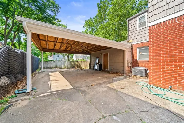 405 E 74th St, Kansas City, MO 64131-1632