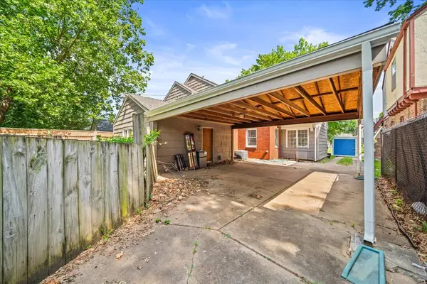 405 E 74th St, Kansas City, MO 64131-1632