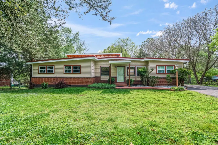 McGavock Pike, Nashville, TN 37214