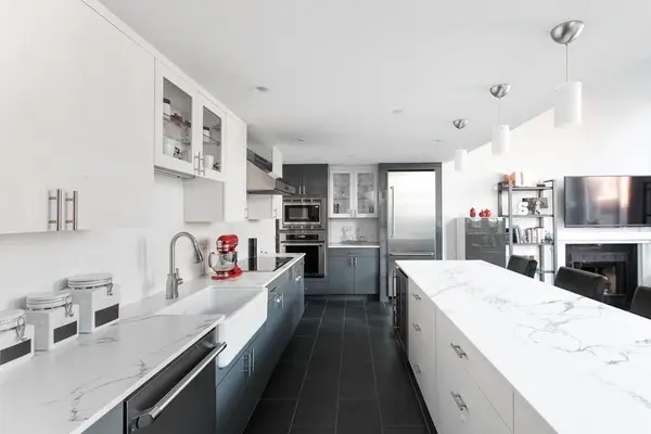 201 Newbury St #208, Boston, MA 02116-2500