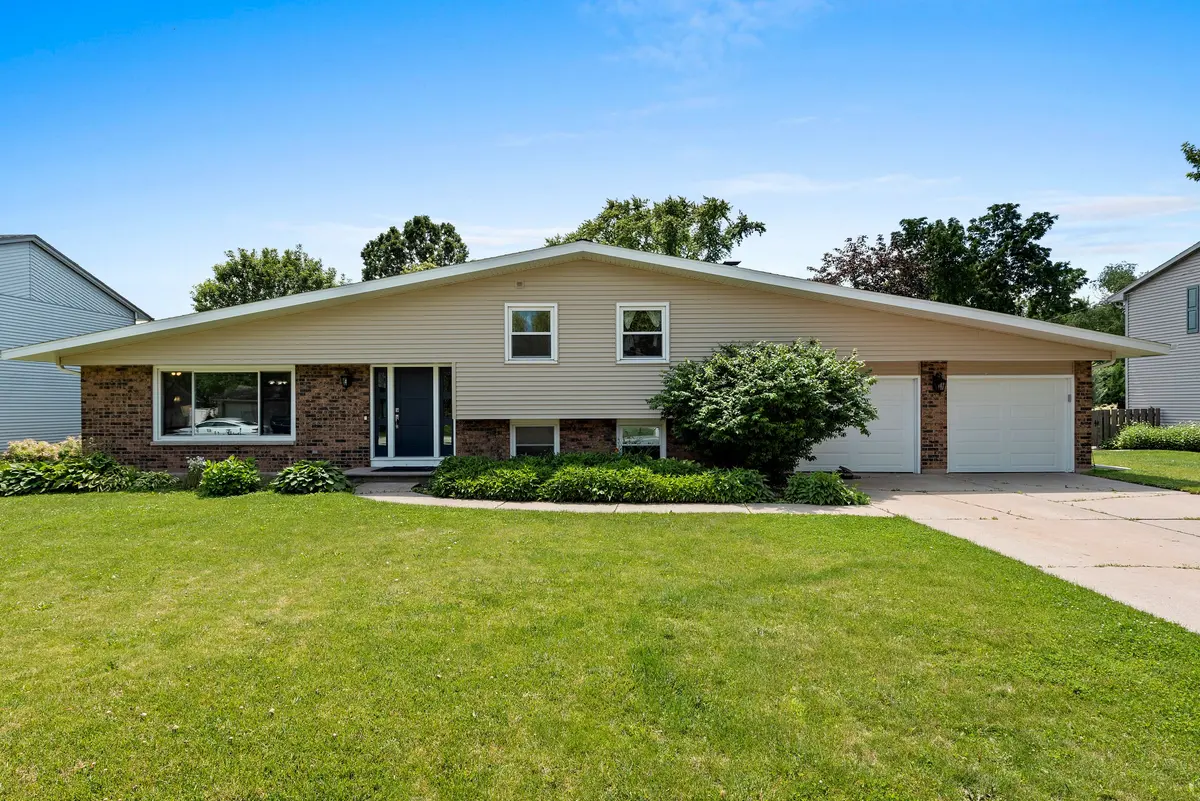 524 Somerset Dr, Green Bay, WI 54301-2724