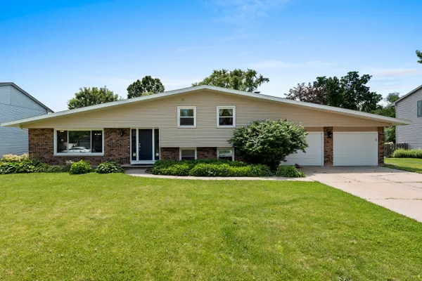524 Somerset Dr, Green Bay, WI 54301-2724