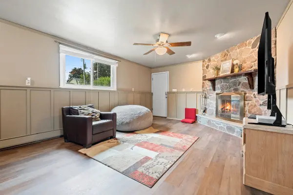 524 Somerset Dr, Green Bay, WI 54301-2724