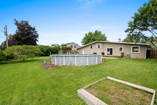 524 Somerset Dr, Green Bay, WI 54301-2724