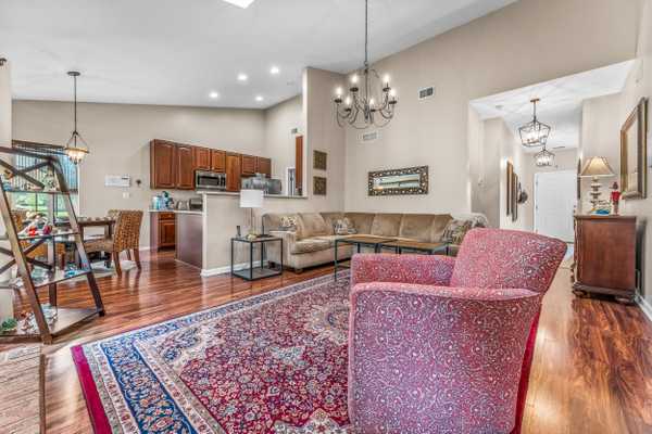 2 Links Dr New Castle, PA 16101-6278