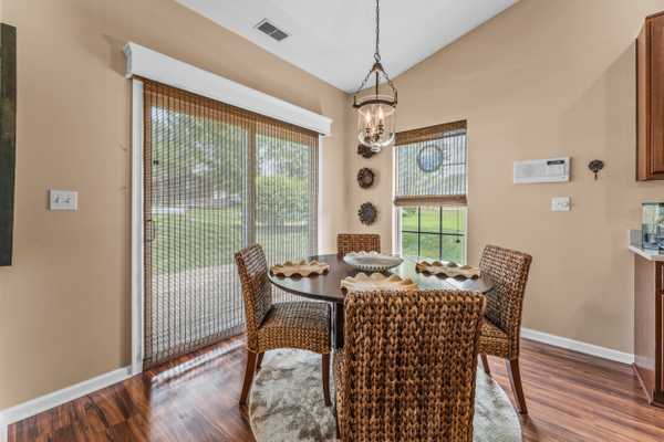 2 Links Dr New Castle, PA 16101-6278