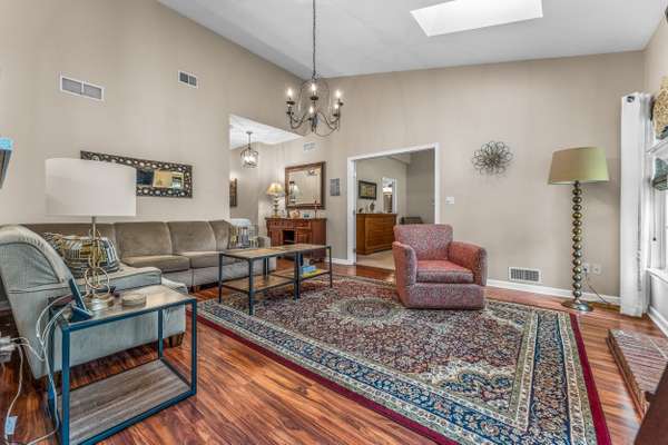 2 Links Dr New Castle, PA 16101-6278