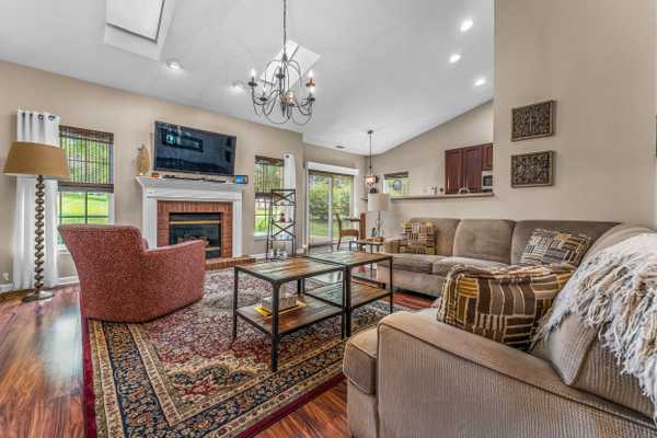 2 Links Dr New Castle, PA 16101-6278