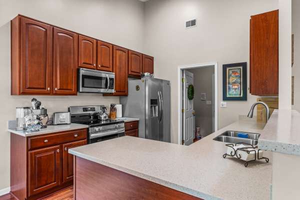 2 Links Dr New Castle, PA 16101-6278