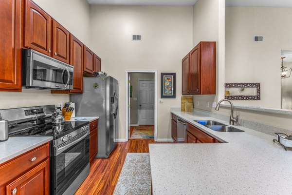 2 Links Dr New Castle, PA 16101-6278