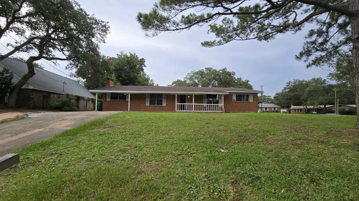 201 Priscilla Dr, Fort Walton Beach, FL 32547-3225