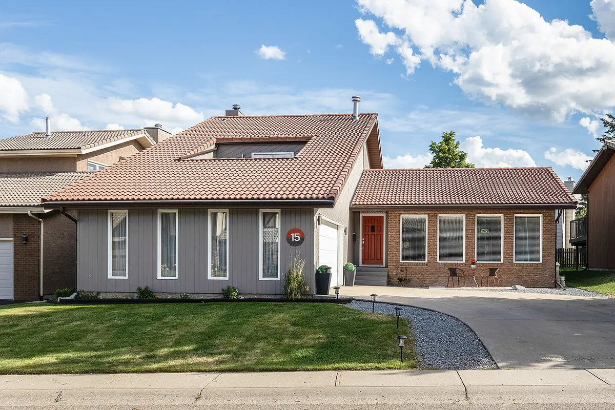 15 Ross View Clos SE, Medicine Hat, AB T1B 3J4