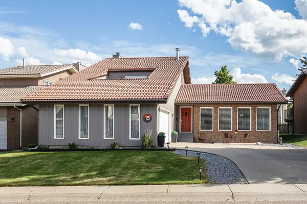 15 Ross View Clos SE, Medicine Hat, AB T1B 3J4