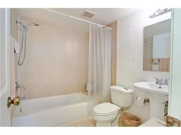 117 N Moore Ave #D, Monterey Park 91754,