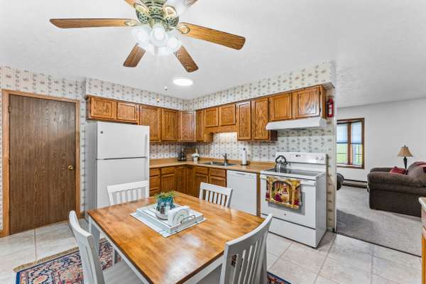 2471 Leesburg Grove City Rd Mercer, PA 16137-3915