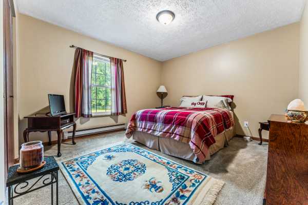 2471 Leesburg Grove City Rd Mercer, PA 16137-3915