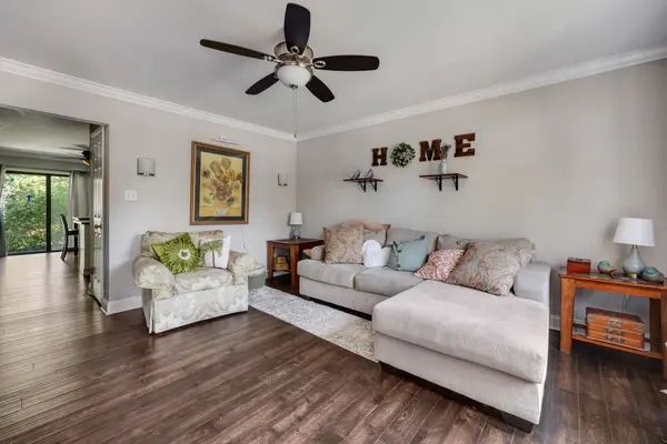540 S Kings Crft, Cherry Hill, NJ 08034