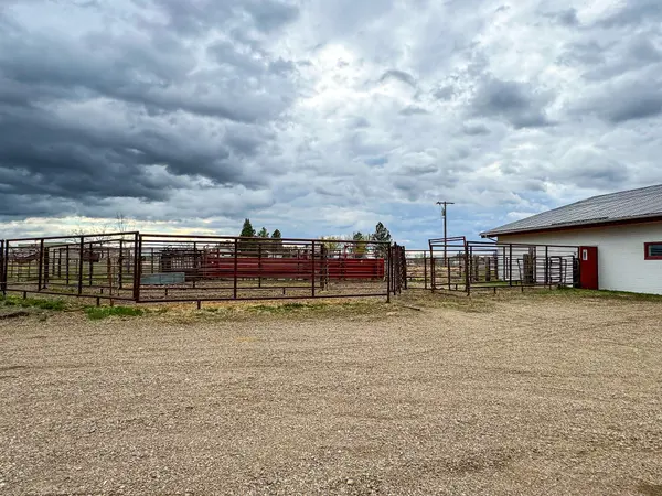 620 Stockyard Rd, Chinook, MT 59523-9303