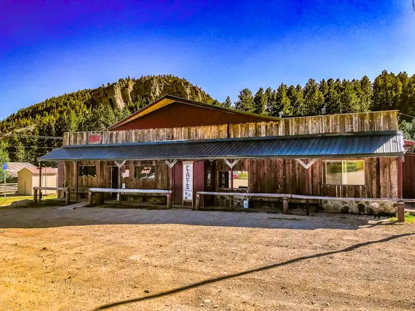 359 Whitcomb St, Zortman, MT 59546
