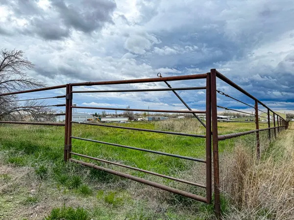 620 Stockyard Rd, Chinook, MT 59523-9303