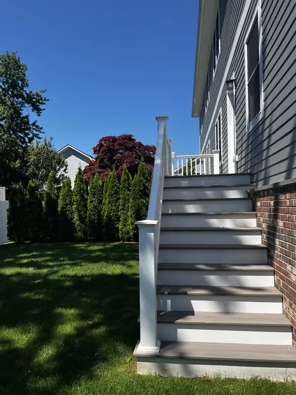 102 Webster Ave, Harrison, NY 10528-2950