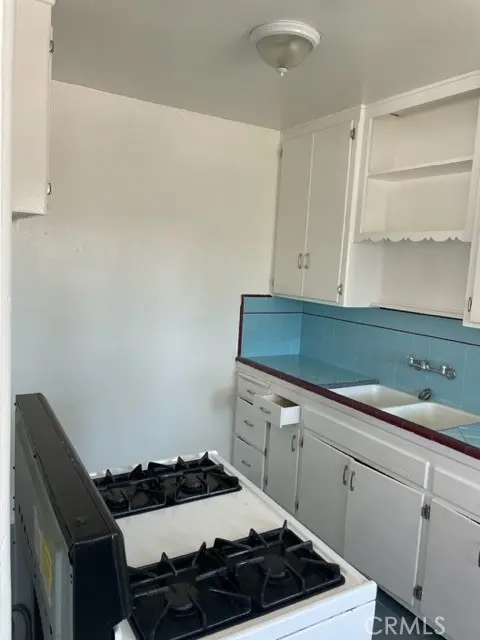 519 W Arbor Vitae St, Inglewood, CA 90301-3163