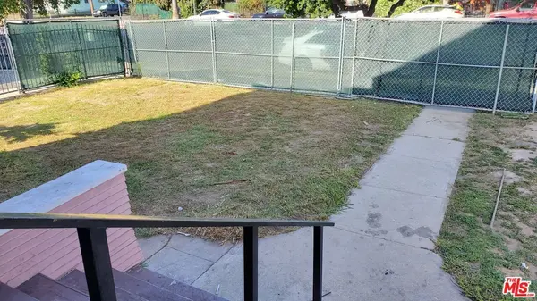 2648 Brighton Ave, Los Angeles, CA 90018-2715