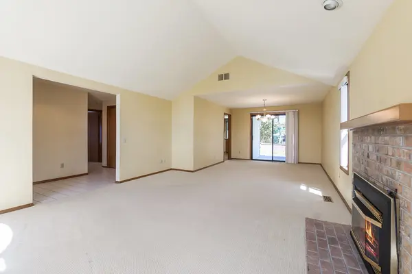 15209 NE Summerplace Dr, Portland, OR 97230-8270