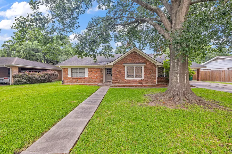6610 Deckard St, Houston, TX 77061-1614