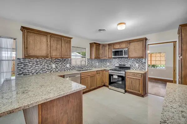 6610 Deckard St, Houston, TX 77061-1614