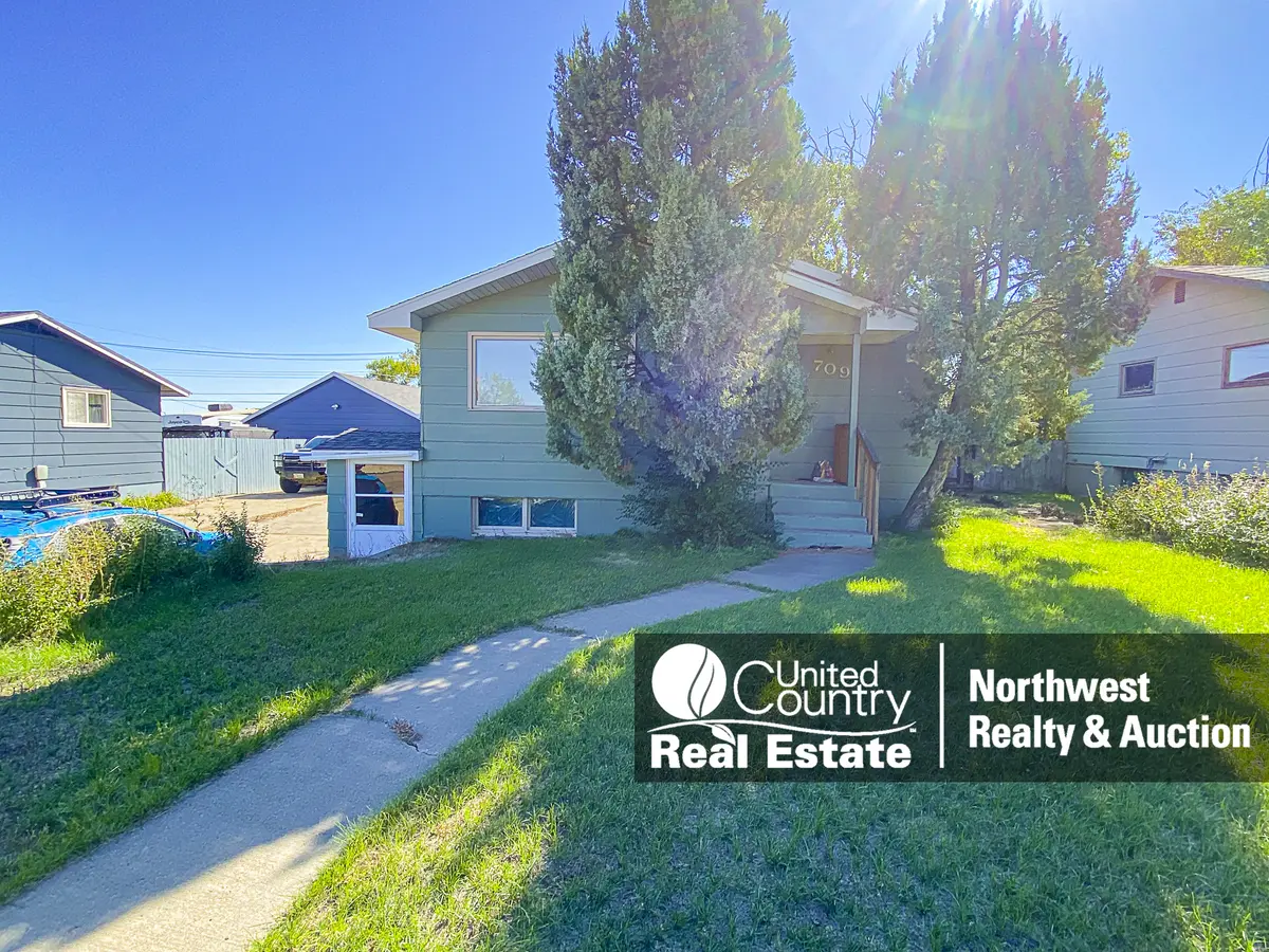 709 Knapp St, Wolf Point, MT 59201-1820