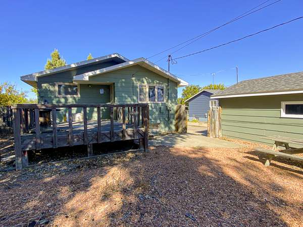 709 Knapp St, Wolf Point, MT 59201-1820