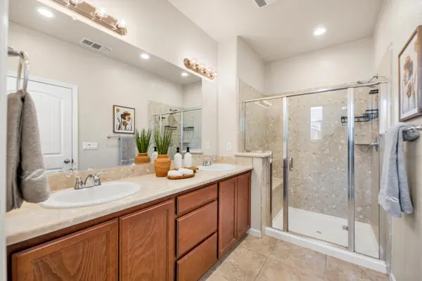 3909 Purple Finch Ln, Modesto, CA 95355-8515