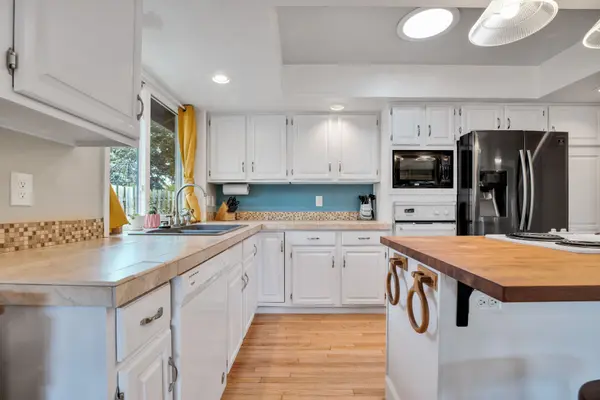 511 Buckley Ln, Newberg, OR 97132-1001