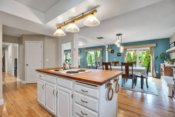 511 Buckley Ln, Newberg, OR 97132-1001