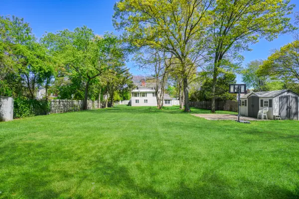 1029 Martinstein Ave, Bay Shore, NY 11706-2734