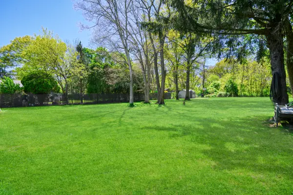 1029 Martinstein Ave, Bay Shore, NY 11706-2734