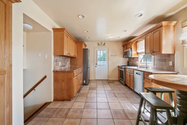 1029 Martinstein Ave, Bay Shore, NY 11706-2734