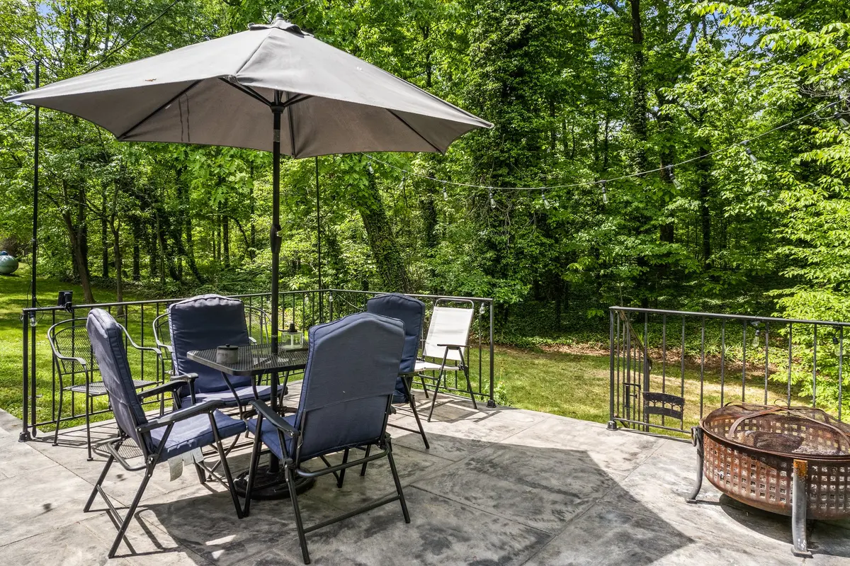 19504 Lakeview Dr, Charlestown, IN 47111-9325