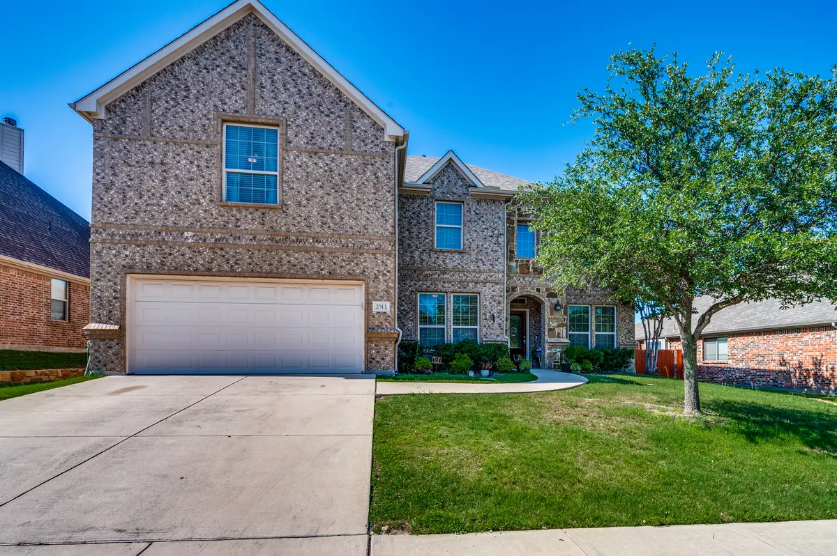 2513 Trailhead Dr, Fort Worth, TX 76177-2142