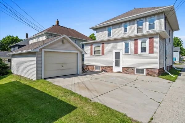 919 S 14th St, Sheboygan, WI 53081-4804