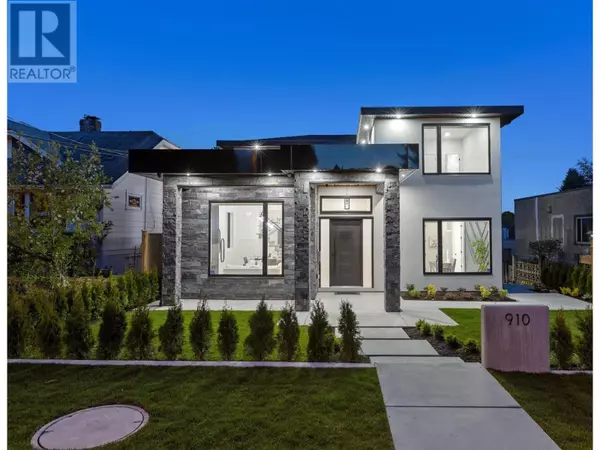 Luxury Redefined: Discover Your Dream Home at 910 Dublin St, New Westminster