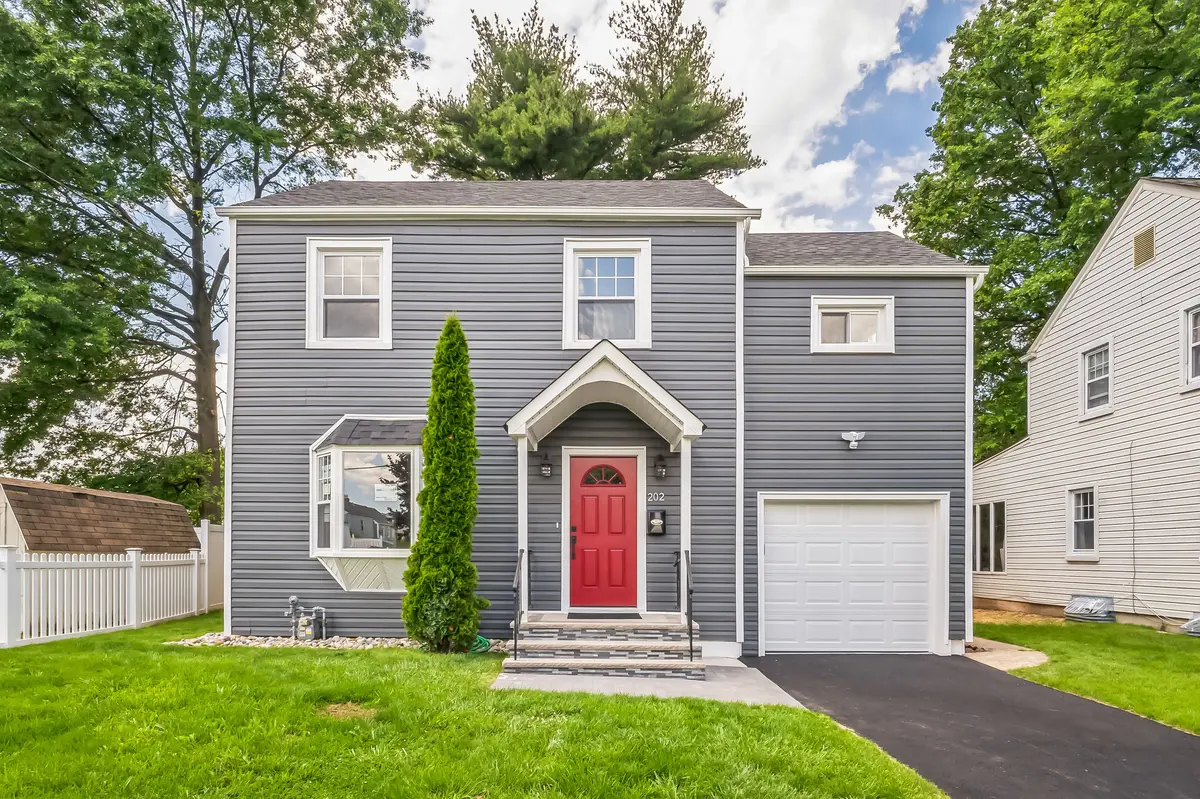 202 Woodmont Rd, Union Twp, NJ 07083-8242