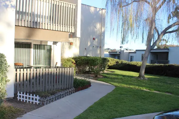 432 Edgehill Ln #41, Oceanside, CA 92054-4716