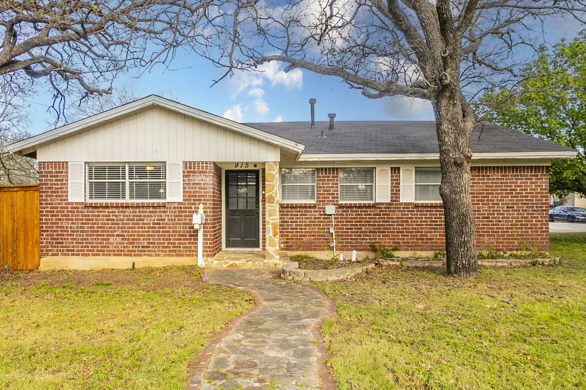 915 Vine St, Euless, TX 76040-5366