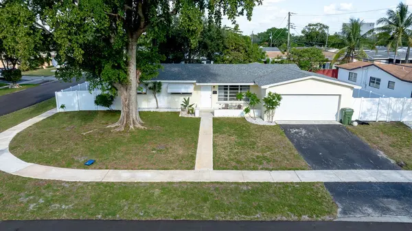 420 SW 71st Ter, Pembroke Pines, FL 33023-1052