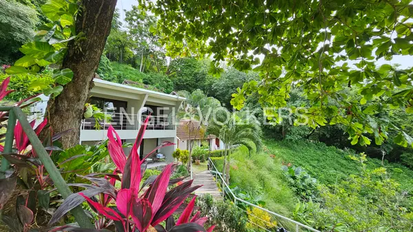 Beachfront Hotel Manuel Antonio, Quepos, Rica