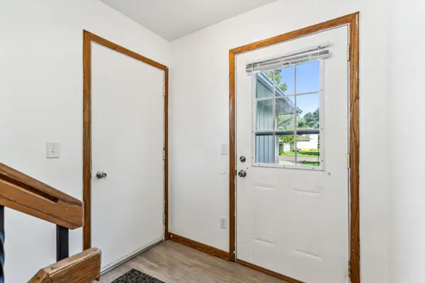 2523 Birchview Ln, Hopkins, MN 55305-3111