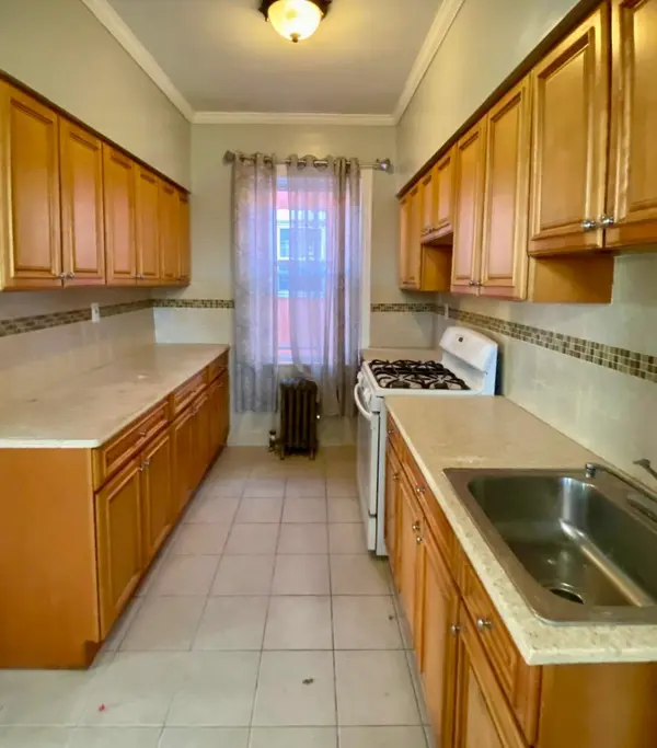 473 E 94th St, Brooklyn, NY 11212-1620